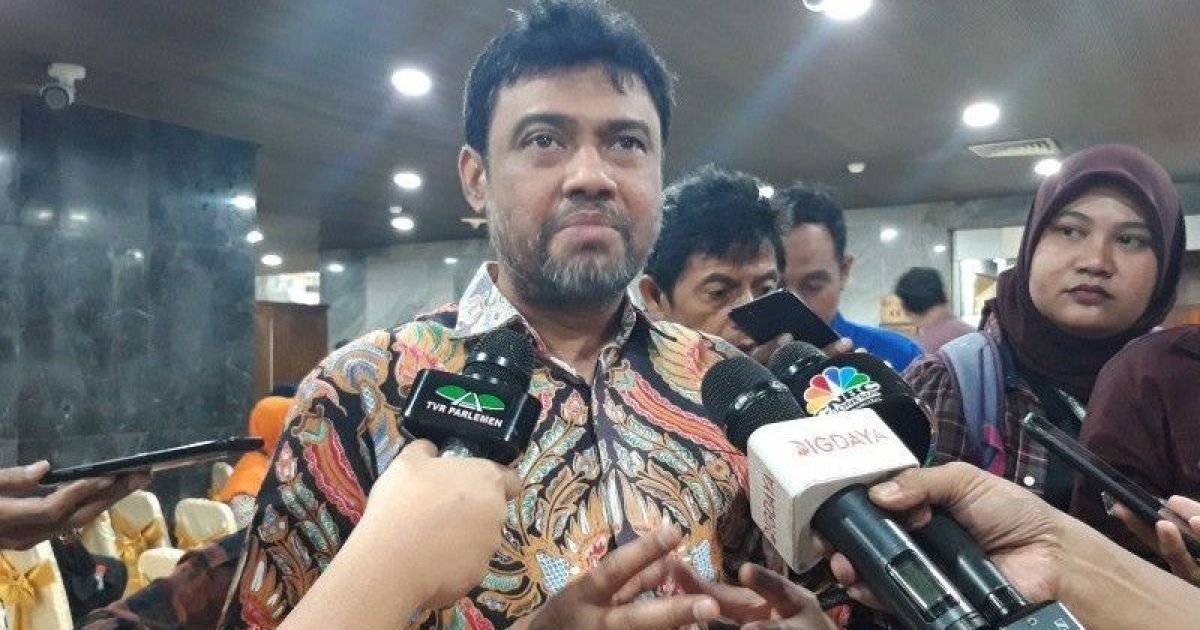 Presiden Buruh Said Iqbal saat menyatakan penolakan penetapan UMP 2026 Jakarta-Jabar