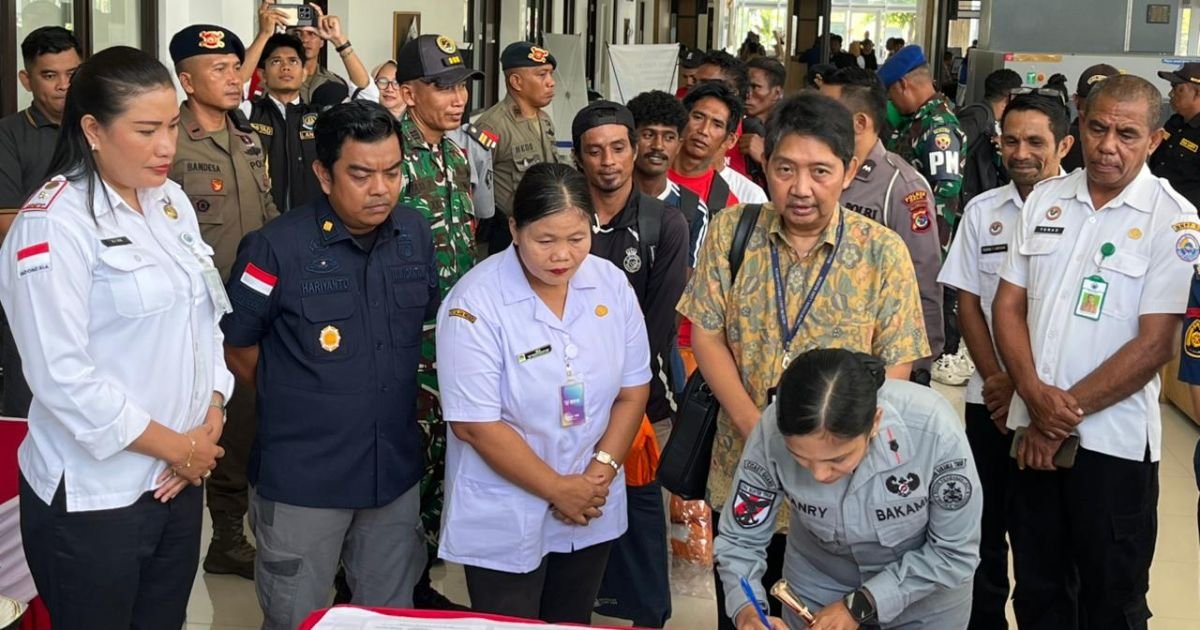 Enam Nelayan WNI yang Terdampar di Timor Leste Dipulangkan Lewat Bakamla RI