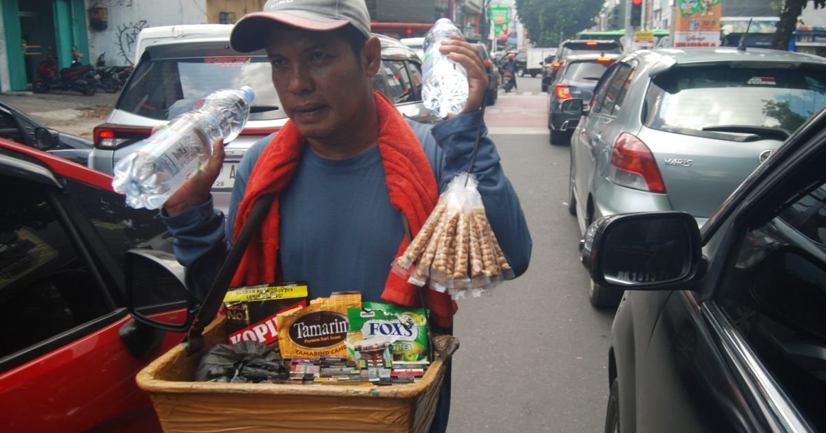 Modernisasi Tak Menyapu Semua: Kisah Pedagang Cangcimen Bertahan di Ibukota