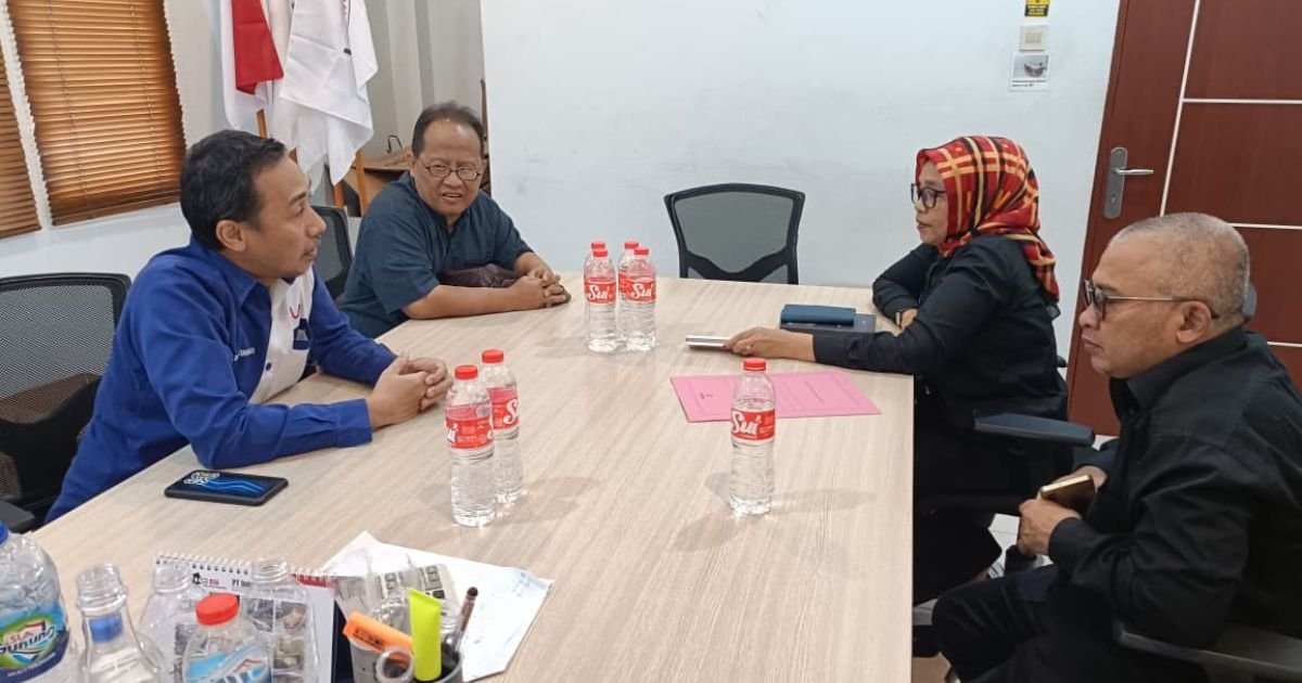 Disnaker Kab.Bogor saat Sidak PT.SLA podusen AMDK cap Gunung di Desa Citaringgul Kec.Babakan Madang, terkait keluhan buruh soal Gaji dibawah UMK dan tak Adanya BPJS