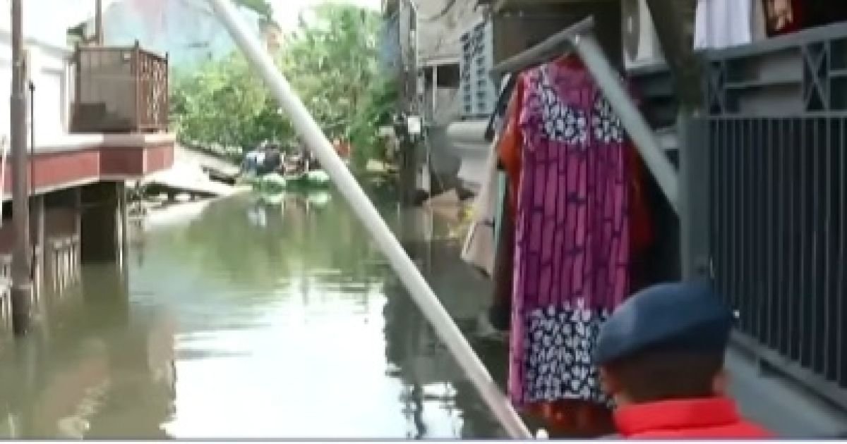 Kali Angke Meluap, Tanggul Jebol: Banjir Besar Lumpuhkan Permukiman Tangerang