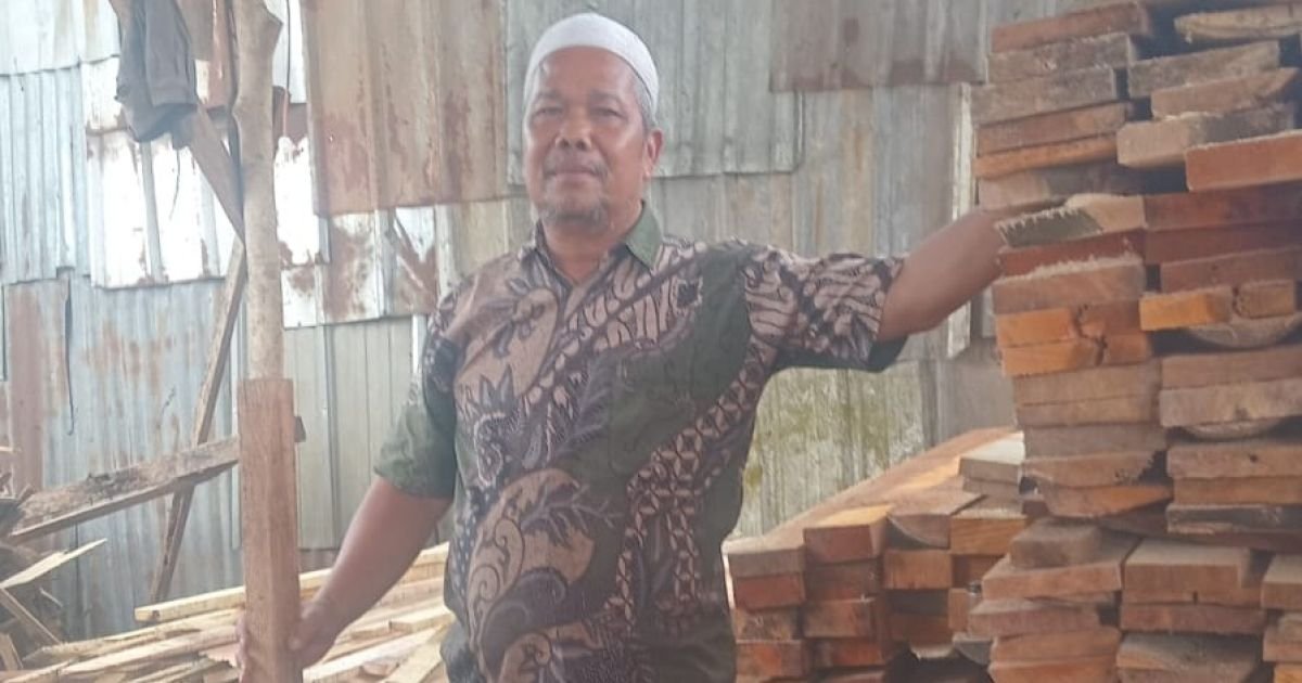 Suara Rakyat Kecil, Mimpi Besar: H. Badar Pedagang Kayu Asal Bogor Usulkan Jokowi Bangun Universitas