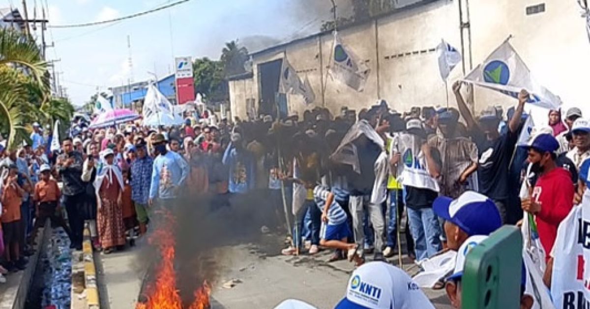 Nelayan Belawan Gelar Aksi Damai Tolak Reklamasi: Ruang Tangkap Hilang, Rob Semakin Parah