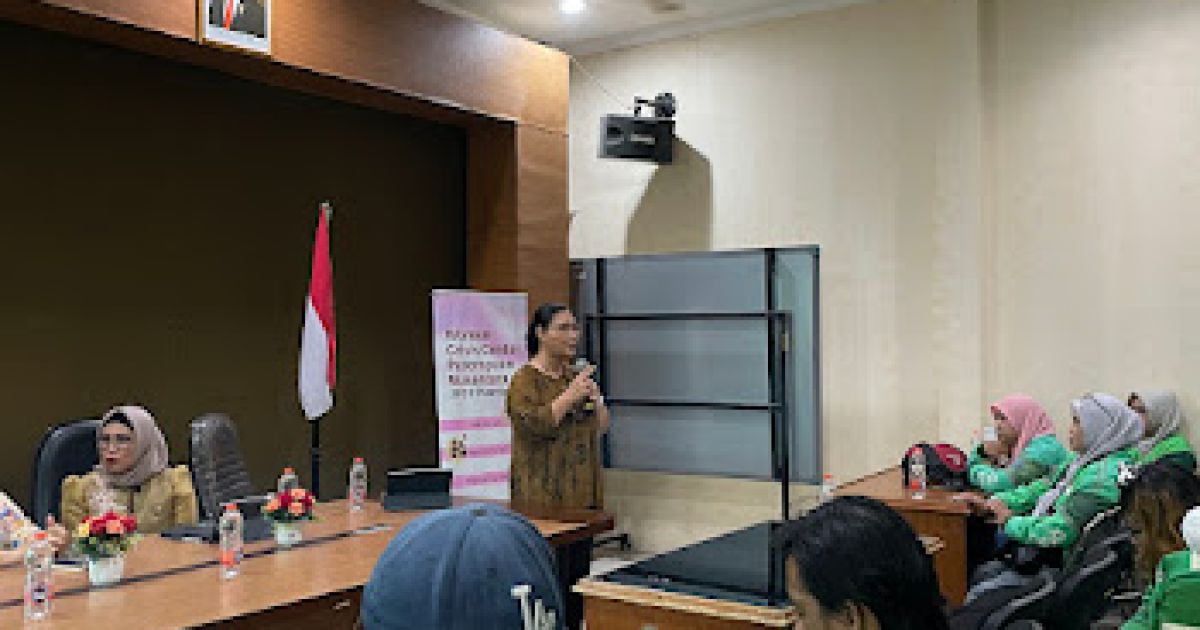 WCC Puantara menghadirkan Seminar Publik bertajuk “Melalui Film, Kolaborasi Multi Pihak dalam Pencegahan dan Penanganan KDRT” di Kantor DP3APPKB Surabaya, Senin (23/2/2026).