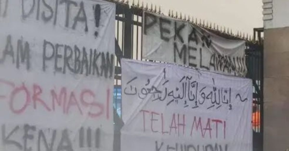 BEM UI Gelar Aksi di Mabes Polri, Tuntut Hukuman Berat untuk Bripda Mesias