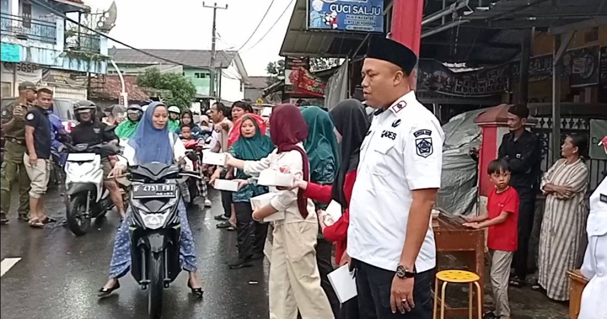 Ramadan Penuh Berkah: Seribu Takjil Dibagikan di Cijayanti