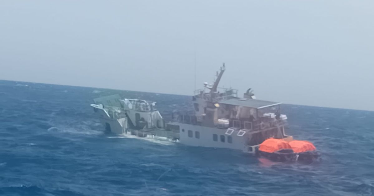 Sebuah kapal PELNI, KM Gandha Nusantara 17 dengan rute Bitung–Ternate, dilaporkan mengalami kerusakan mesin di perairan antara Pulau Batan Dua dan Kota Ternate, Minggu (15/3/2026).