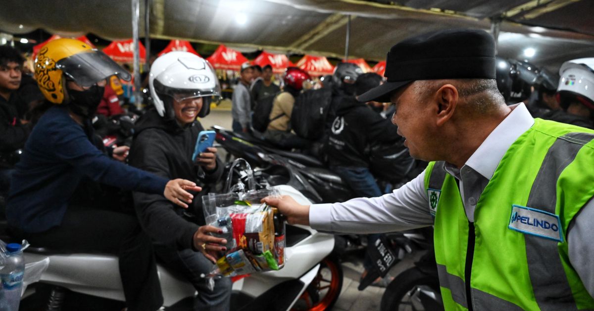 Menteri Perhubungan Dudy Purwagandhi menegaskan komitmen pemerintah menjaga kelancaran perjalanan masyarakat selama arus mudik lebaran 2026.