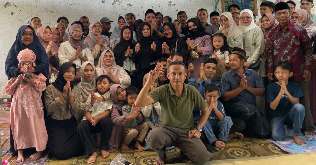 Keluarga Besar Bani Walid Kembali Berkumpul, Pererat Persaudaraan di Hari Raya, bertempat di Karangsawah Buaran Bantarkawung, Minggu (22/3/2026).