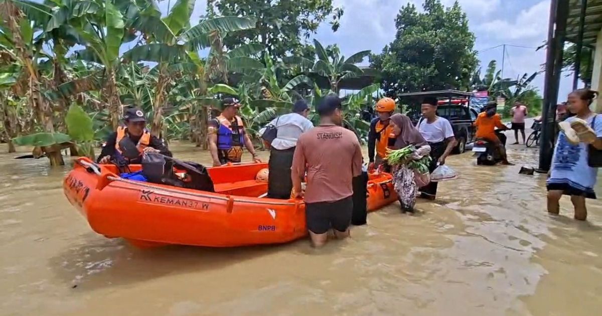 Banjir besar melanda Kabupaten Demak, Jawa Tengah, pada Jumat (3/4/2026) pagi sekitar pukul 08.00 WIB.