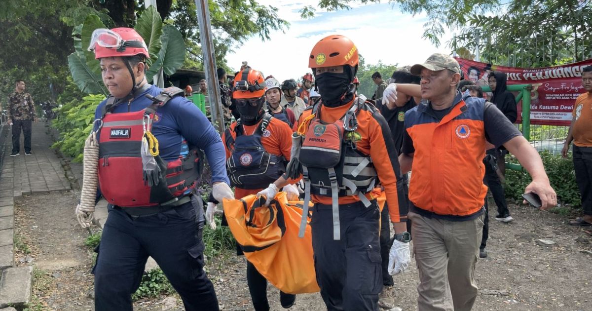 Tragedi Hujan di Kembangan: Basarnas Evakuasi Balita yang Terseret Arus Selokan