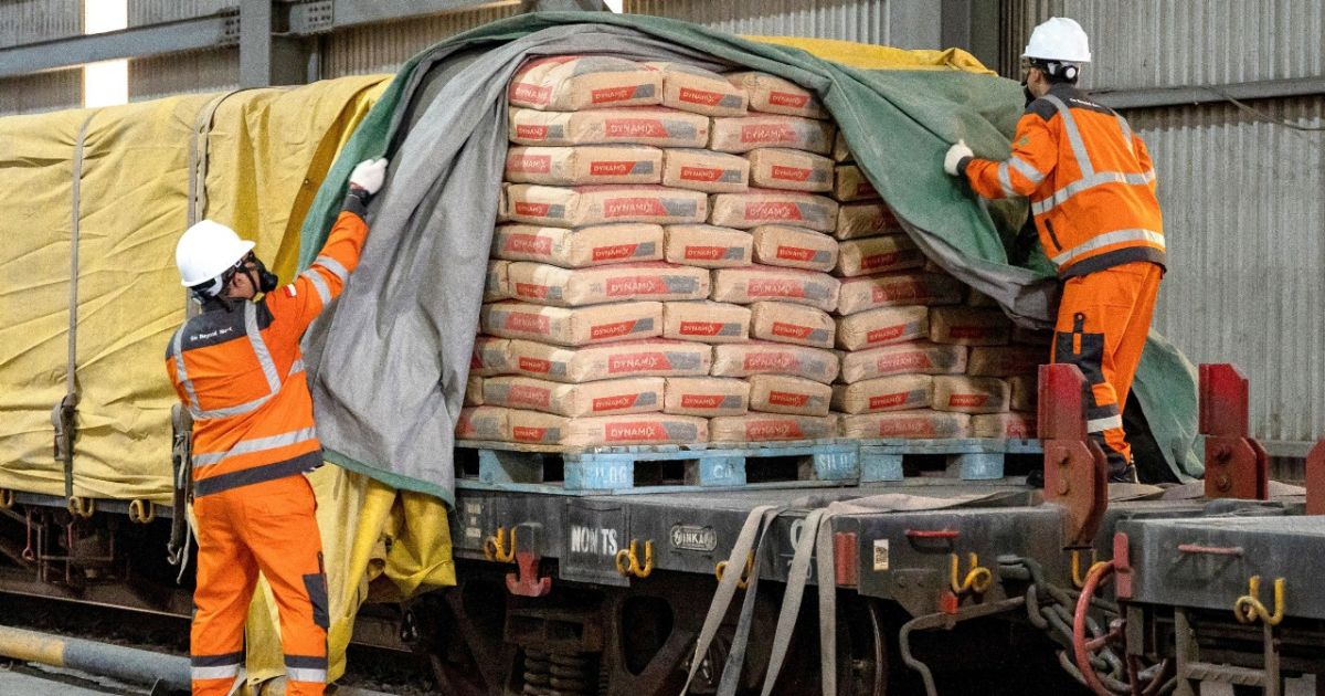 Dividen Rp329,3 Miliar, Solusi Bangun Indonesia Perkuat Transformasi Bisnis