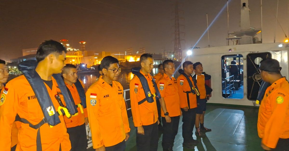 Basarnas Sisir Laut Jawa Cari Chief Officer MV EVER BIRTH yang Diduga Jatuh ke Laut