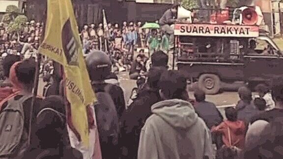 Ratusan Massa Demo DPR RI, Tolak Tunjagan Fantastis yang Tidak Berpihak pada Rakyat