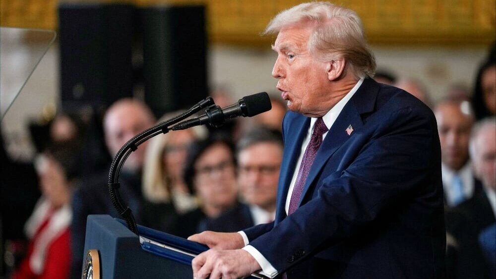 Trump Panaskan Perang Dagang: Tarif Baru Guncang Dunia