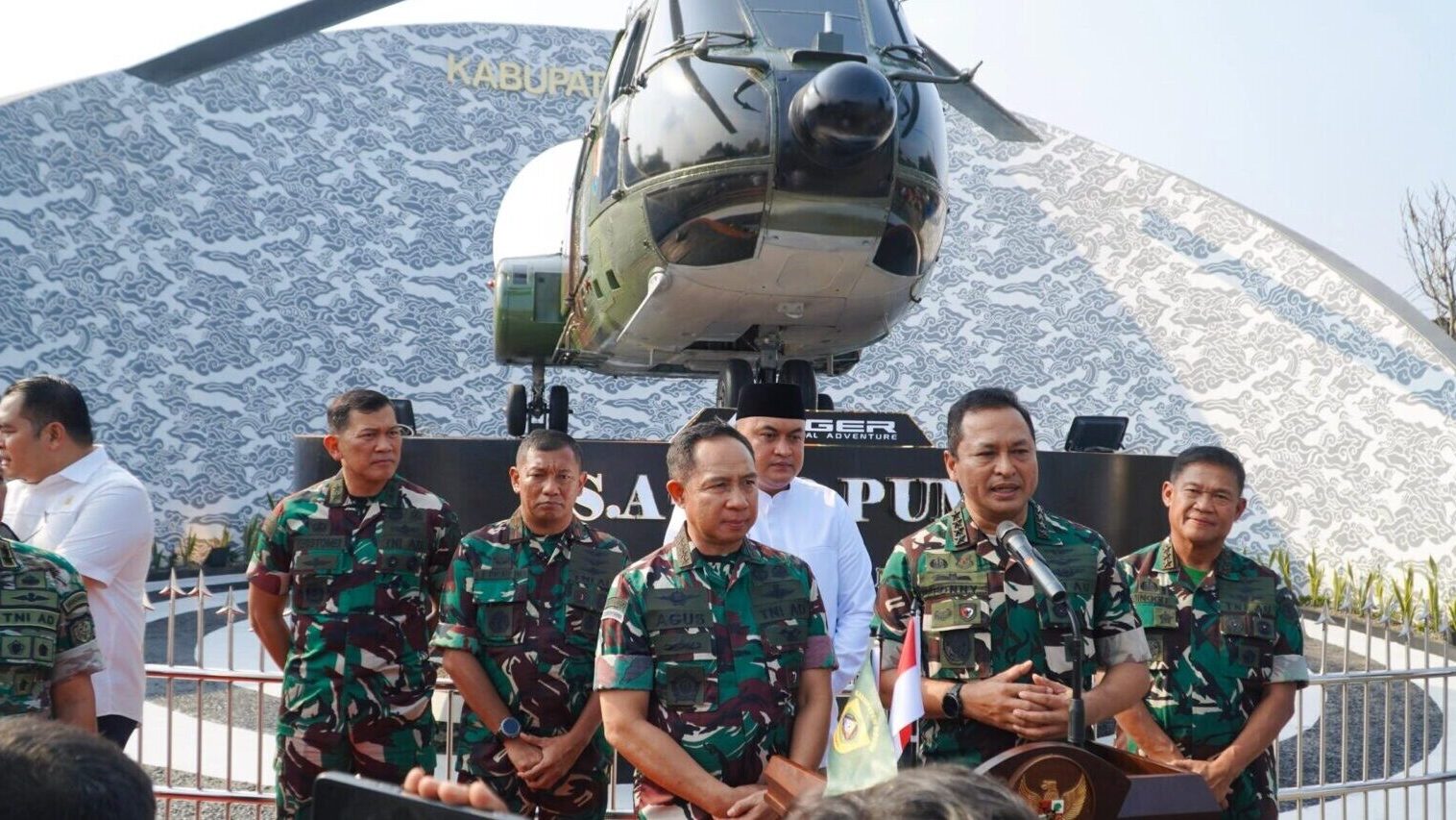Danrem 061/Suryakencana Hadiri Peresmian Monumen Helikopter di Kabupaten Bogor
