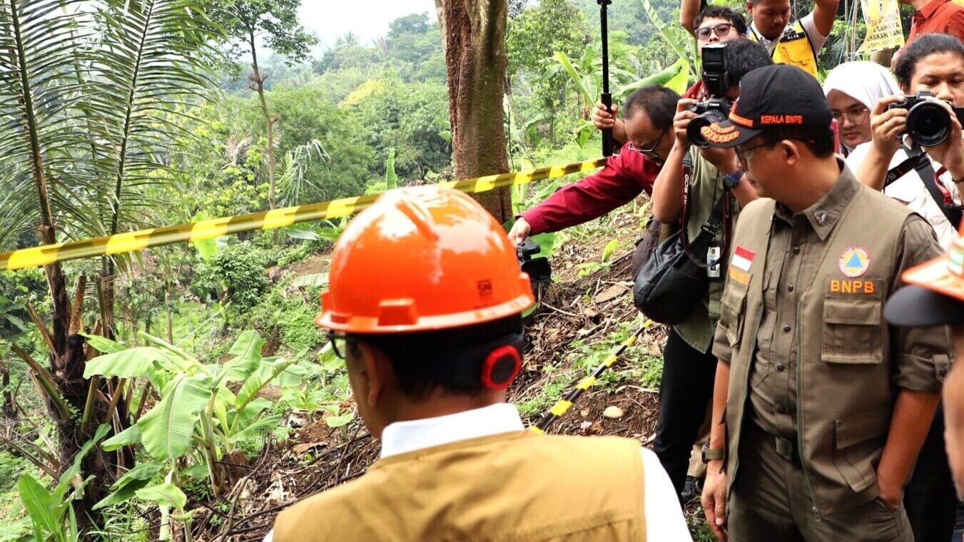 Bencana Pergerakan Tanah di Purwakarta, Menko PMK: Harus Segera Direlokasi