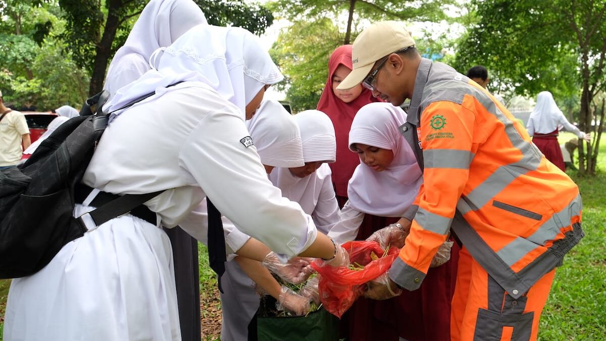 Solusi Bangun Indonesia: Program Kelas Kita Jadi Komitmen Perusahaan dalam Menjaga Alam