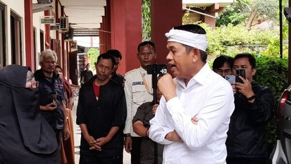 Dedi Mulyadi Tegaskan Sekolah: Jual LKS, Seragam, Renang, dan Study Tour Dilarang