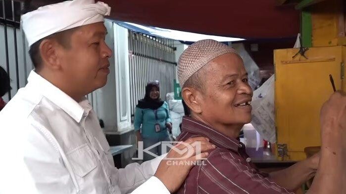 Kunjungi Kantor Karesidenan Bogor, Dedi Mulyadi Sapa Pedagang Soto
