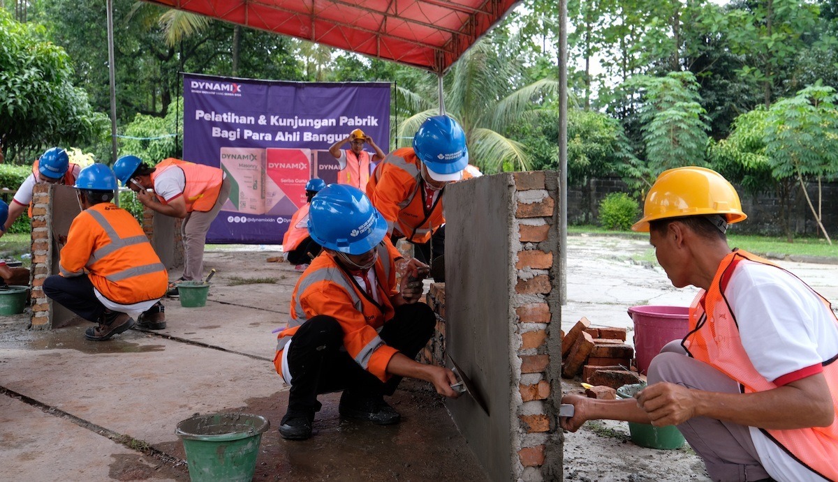SBI Beri Edukasi Teknik Efektif Dalam Penggunaan Semen Bagi Tukang Bangunan