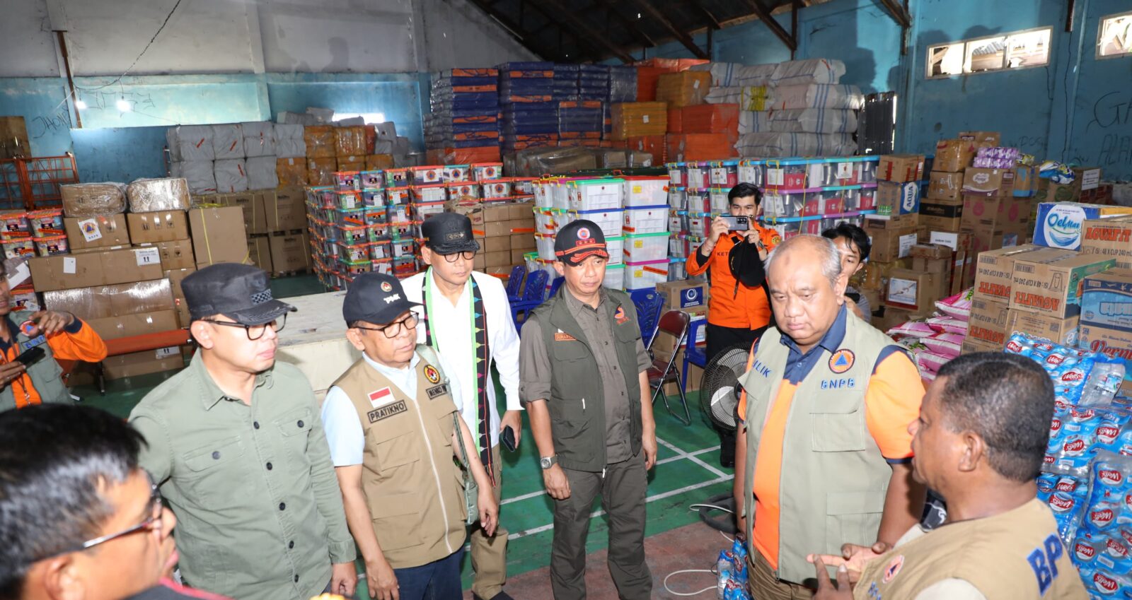 BNPB-Menko PMK Pantau Penanganan Pengungsi di Flores Timur