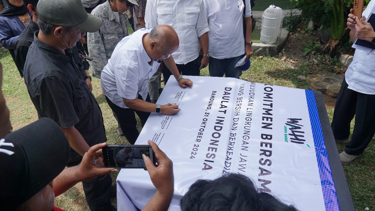 Dari 4 Paslon Gubernur Jabar, Hanya Ilham Habibie Yang Berani Teken Komitmen Bersama WALHI 