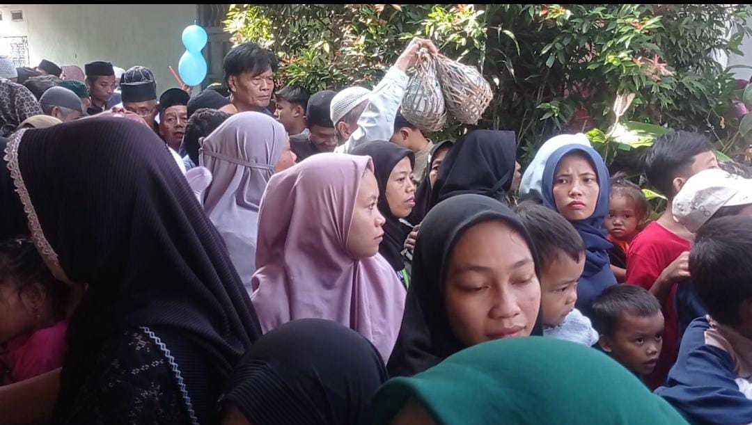 Peringati Maulid Nabi Muhammad SAW, DKM Masjid Al-Hidayah Ciomas Bogor Berbagi Ribuan “Bongsang”