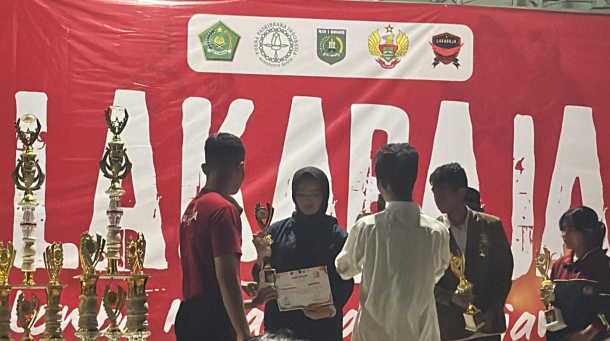 Siswa SMAN 2 Cibinong Sabet Juara Utama II Lomba PBB Lakaraja