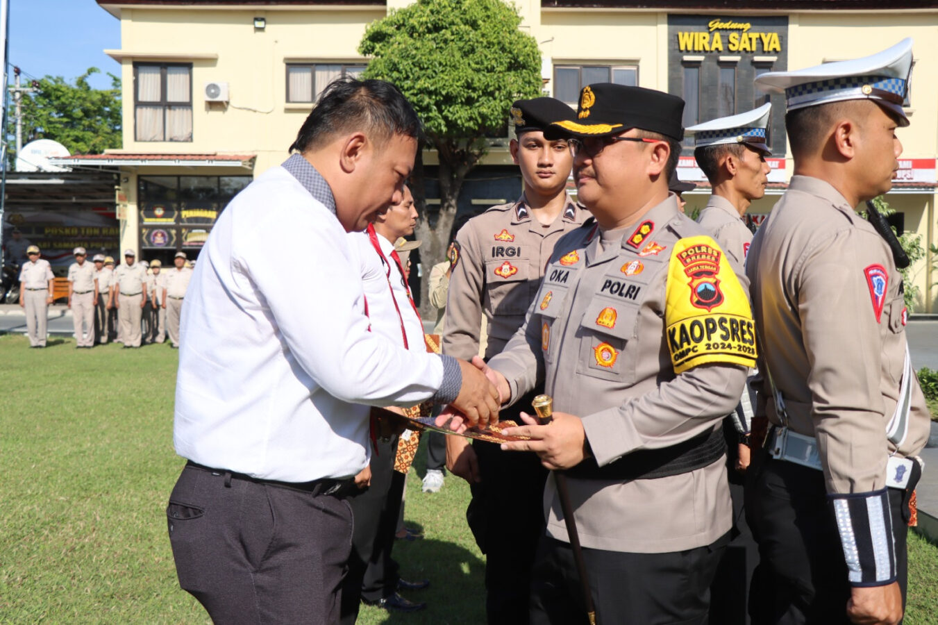 Usai Tangkap Pelaku Teror di Sekolah, 8 Personel Polres Brebes Terima Penghargaan Ini 