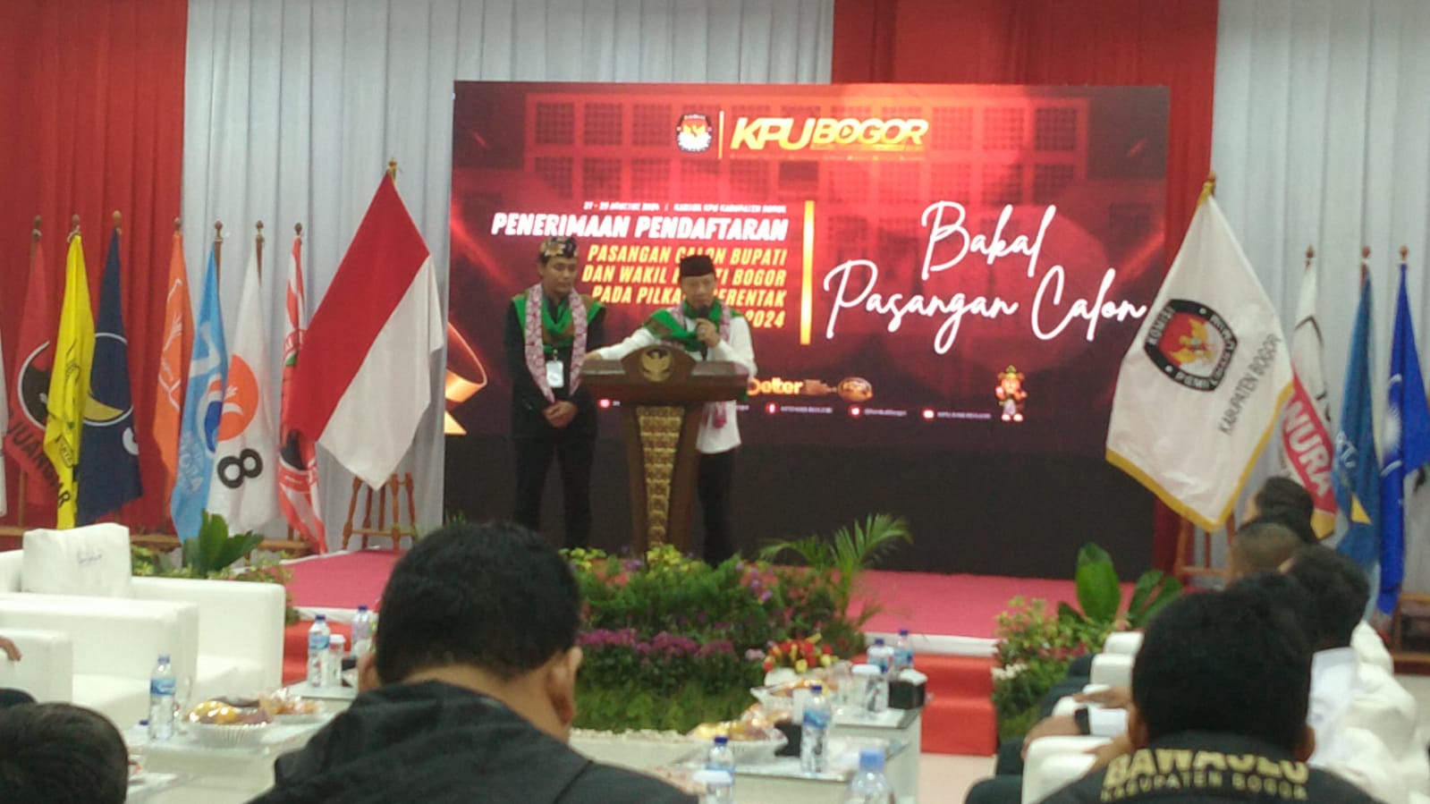 Pawai Obor dan Ambulan Jadi Saksi Bisu : Bayu-Musyafaur Daftar ke KPU, Maju Calon Bupati dan Wakil Bupati Bogor 2024