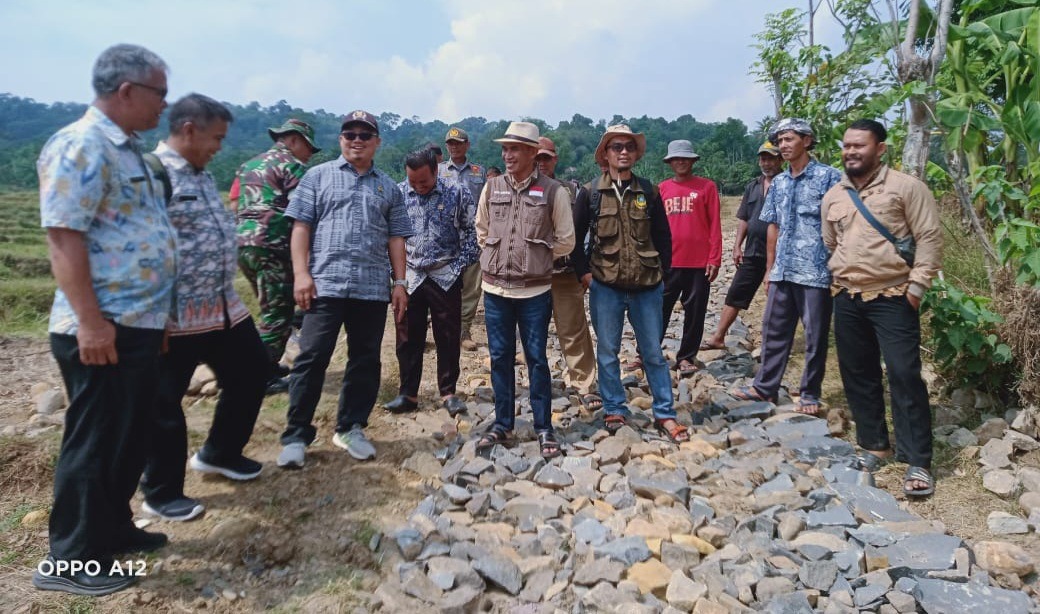 Potret Anggota Dewan H. Achmad Fathoni : Terus Berkomitmen Bantu Petani Bogor Timur