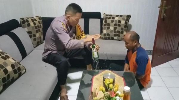 Kapolsek Sakti di Garut Ini Bikin Melongo dan Kapok Penjual Miras, Ini Ceritanya