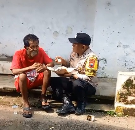 Peduli Sesama, Polisi Tangani ODGJ di Paguyangan Brebes