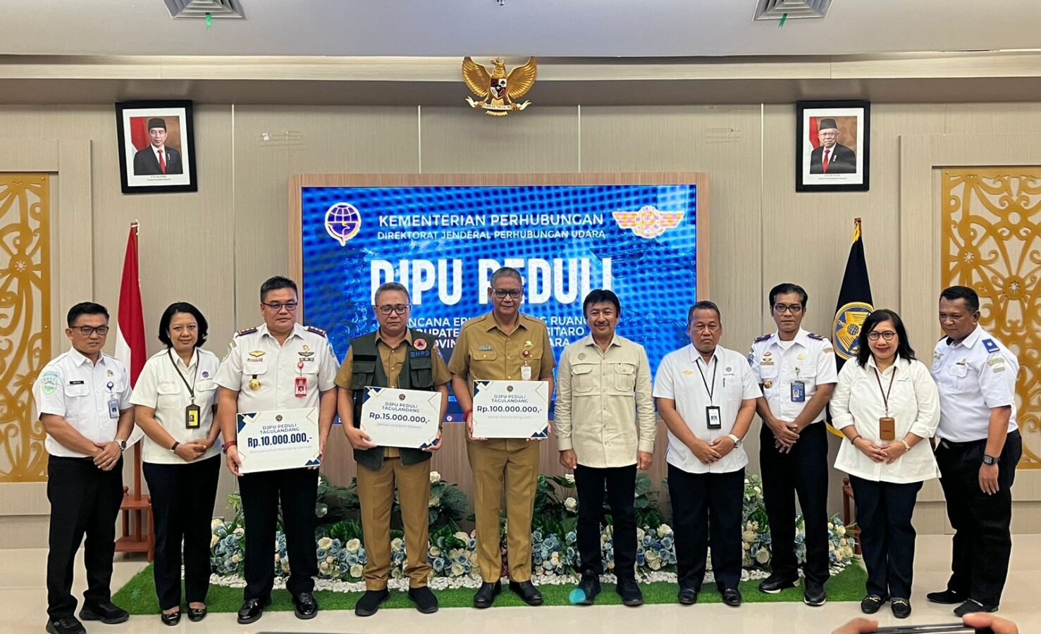 Ditjen Perhubungan Udara Bantu Warga Terdampak Erupsi Gunung Ruang di Sulut