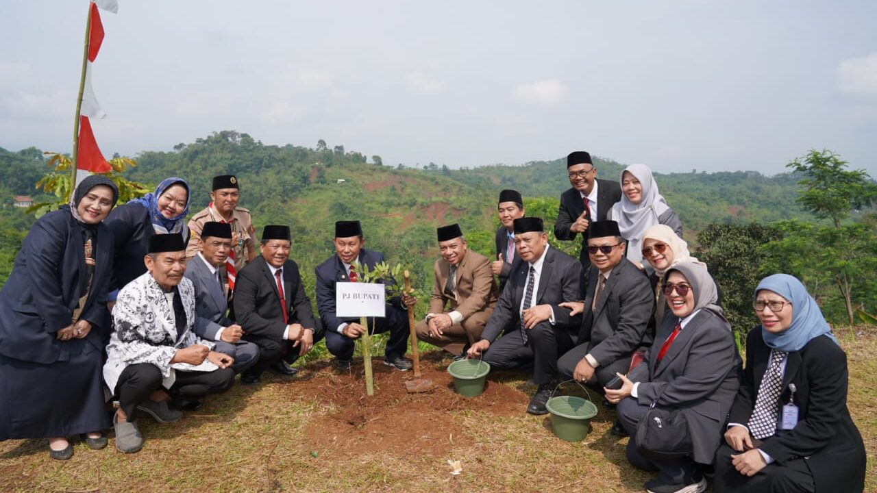 Komitmen Peduli Lingkungan, ASN di Kabupaten Bogor Wajib Tanam Pohon 