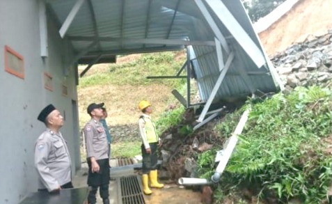 Hujan Deras, Gudang Handak PT. Antam. Tbk UPBE Pongkor Bogor Longsor