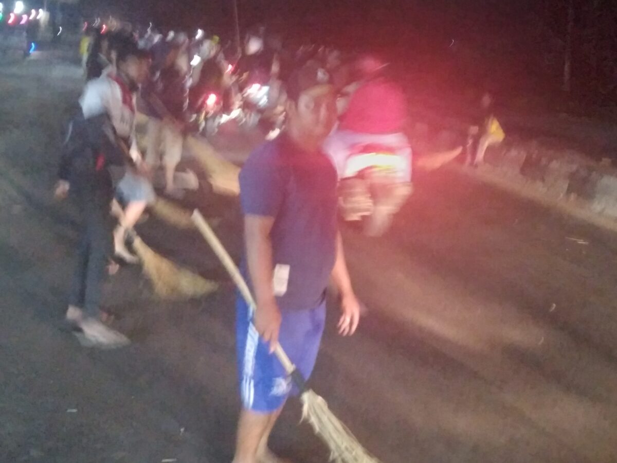 Tradisi Unik di Jalur Pantura, Warga Sapu Koin Rezeki Dari Pemudik