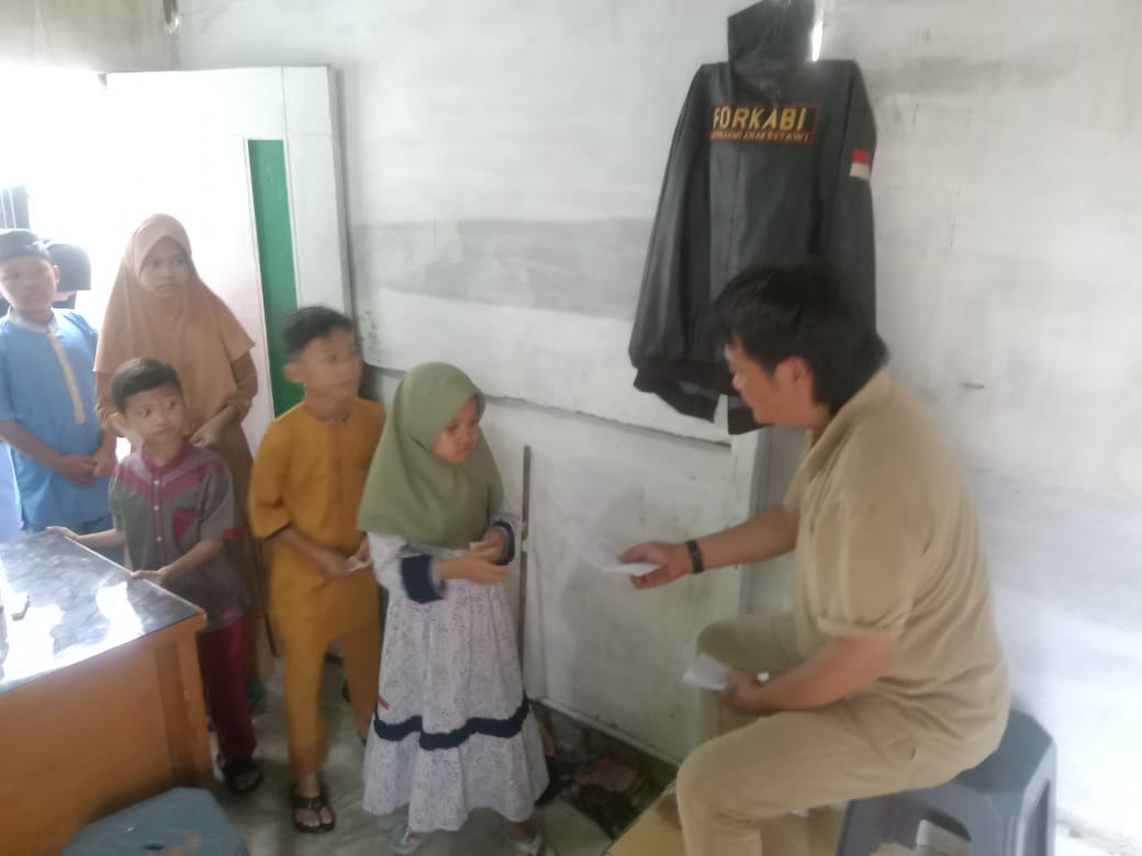 Berkah Ramadhan 2024, DPC Forkabi Cengkareng Timur Santuni Puluhan Anak Yatim 