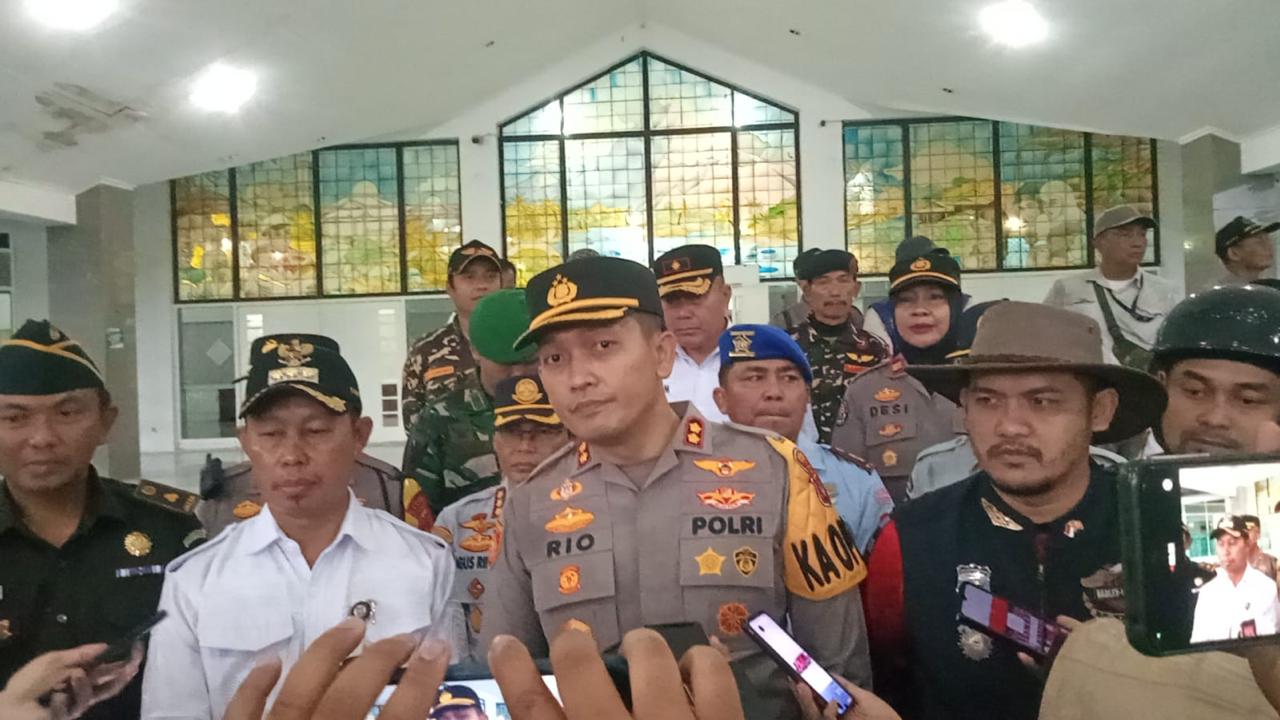 Kapolres Bogor dan Forkompinda Lepas Pemberangkatan Program Mudik Gratis Hingga Pemusnahan Miras