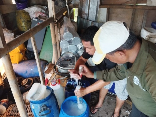 Dugaan Pencemaran Sungai, DLH-Satpol PP Segel Gudang Bahan Baku Sabun di Bogor