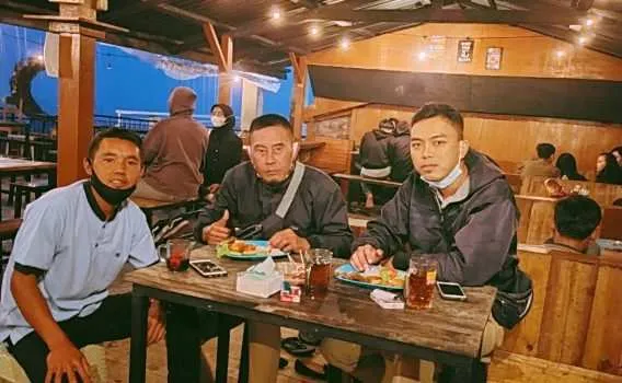 Wisata Kuliner Unik dan Murah di Warung Jurang Sentul, Cocok Buat Bukber Lho?
