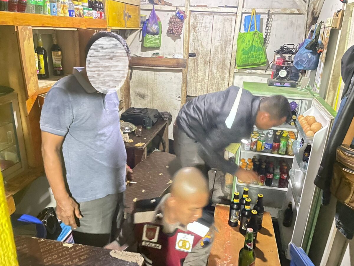 Razia Pekat Jelang Ramadhan, Polisi Amankan Ratusan Botol Miras di Brebes