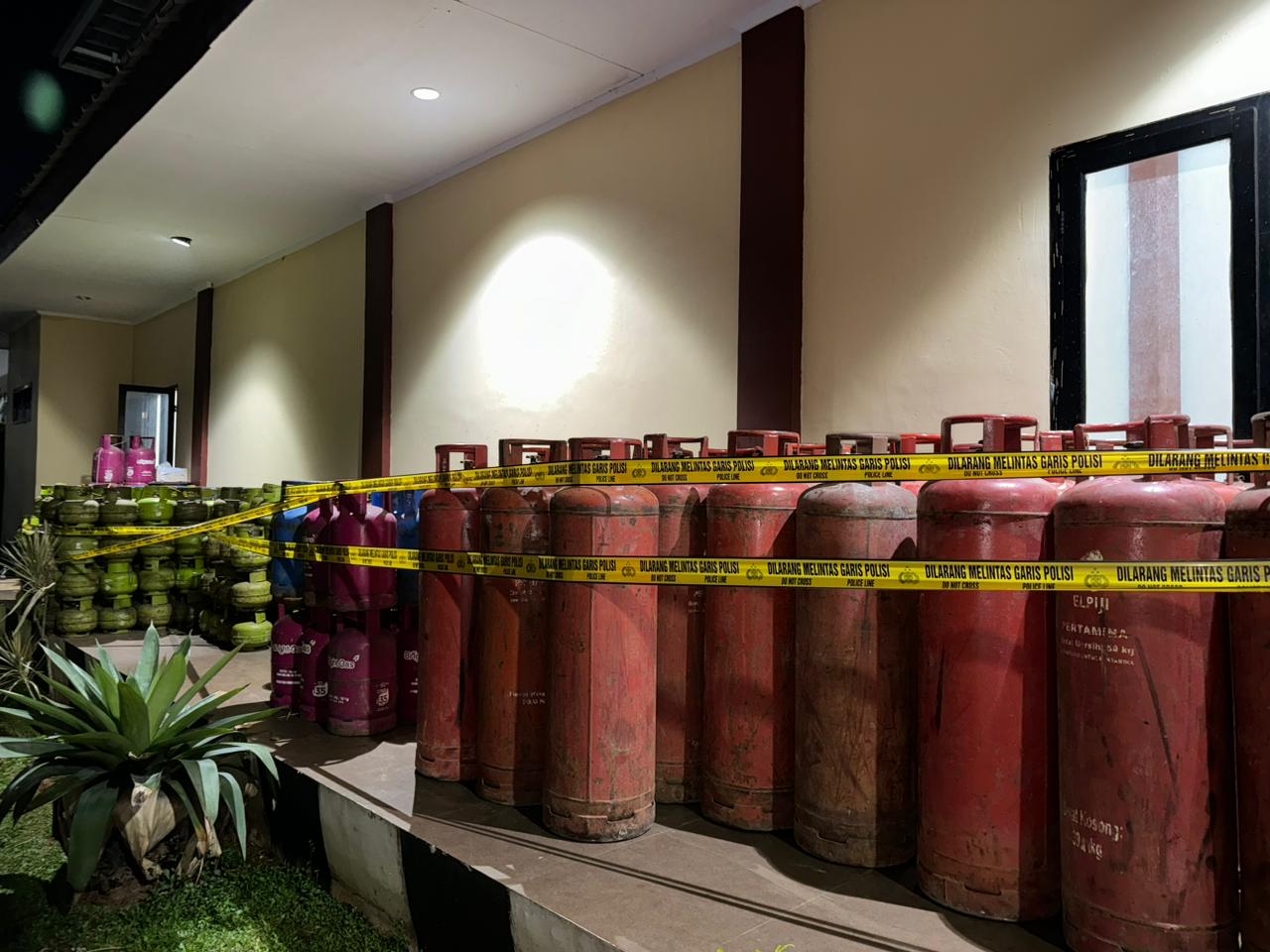 Polisi Bongkar Praktik Gas Oplosan di Ciawi Bogor, Berikut Barang Buktinya…