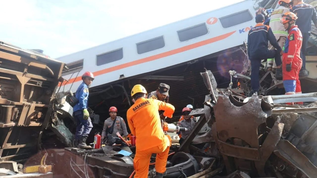 Tragedi Kecelakaan Kereta Bandung: PT KAI dan KNKT Bergerak Cepat dalam Investigasi