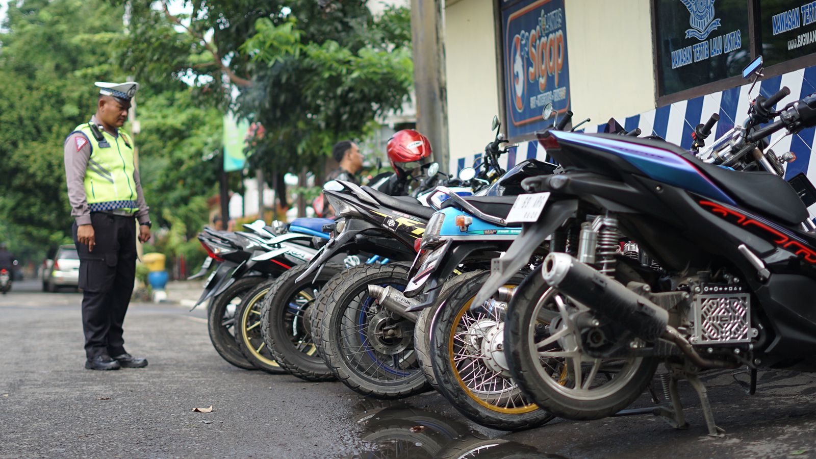 Polisi Beri Sanksi Pengendara Knalpot Brong di Wilayah Brebes Jateng